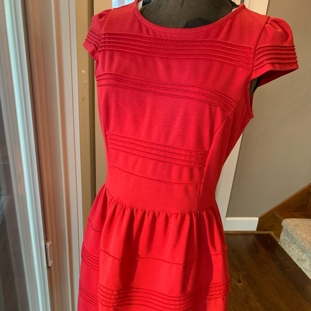 Elle red dress cap sleeves size 6 y2k 90’s style in layered fabric modest ❤️❤️❤️